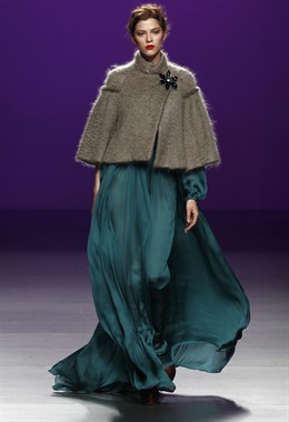 Modelo de Kina Fernández en Cibeles