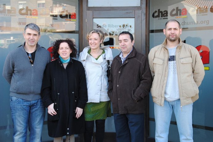 La presidenta de CHA, Nieves Ibeas, ha inaugurado la nueva sede del partido en P