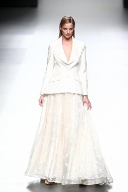 Modelo de Javier Larrainzar en Cibeles