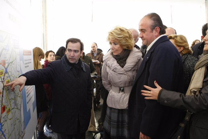 Aguirre durante la presentación de una carretera