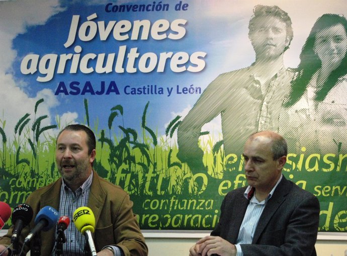 El presidente de Asaja, Donaciano Dujo, y el secretario, José Antonio Turrado
