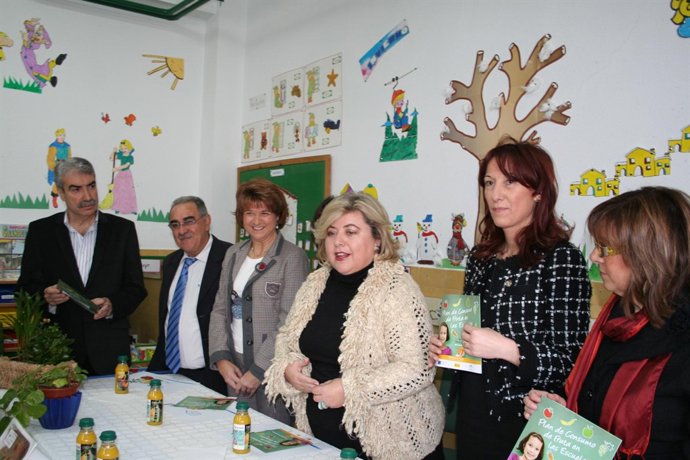 La consejera de Agricultura y Pesca de la Junta, Clara Aguilera, en una visita e