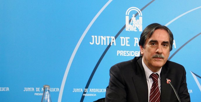 El ministro de Trabajo, Valeriano Gómez