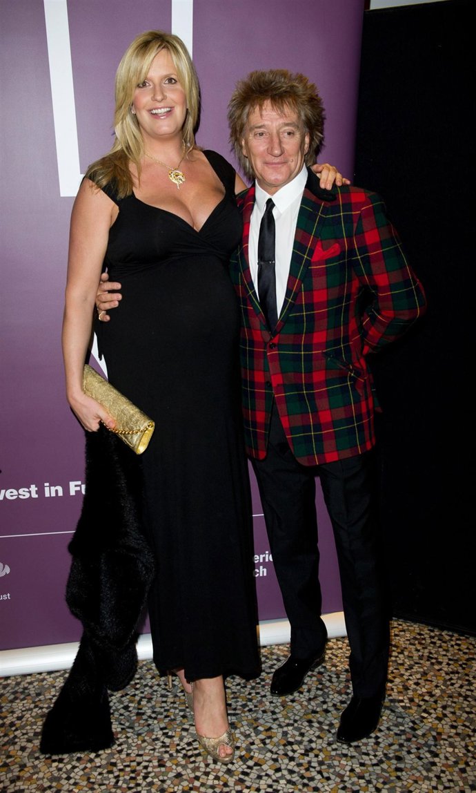 El cante Rod Stewart y su mujer Penny Lancaster