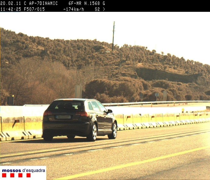 Coche interceptado a 174 km/h