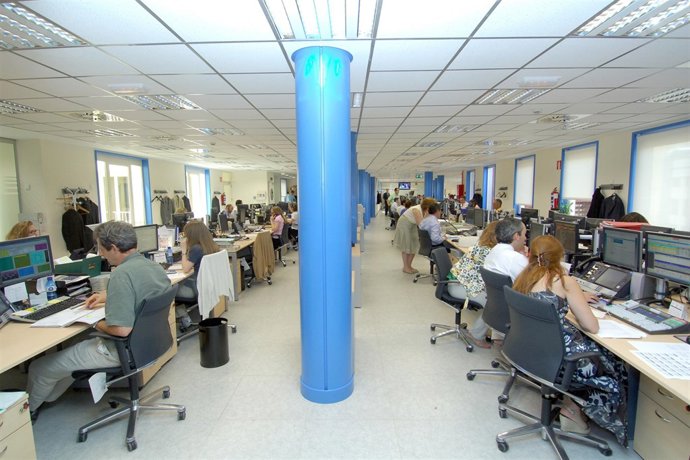 Oficina, gente trabajando