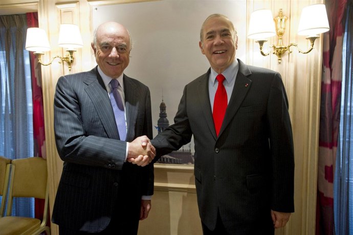 Francisco González, presidente del BBVA, y Ángel Gurría, secretario general de l