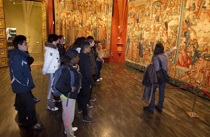 Alumnos de un instituto visitan el Museo