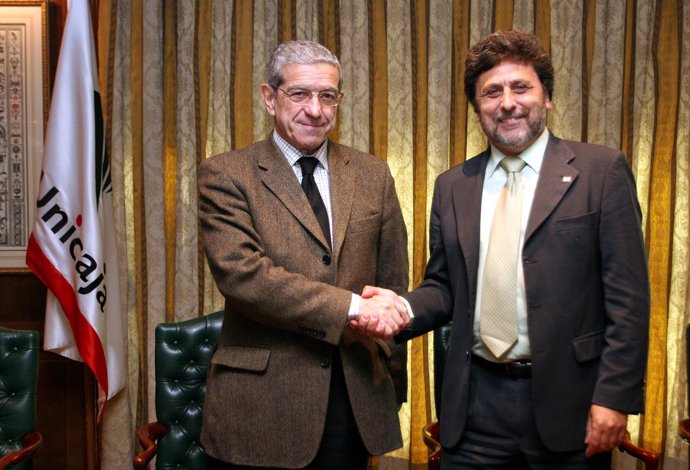 El presidente de Unicaja, Braulio Medel, y el rector de la UPO, Juan Jiménez