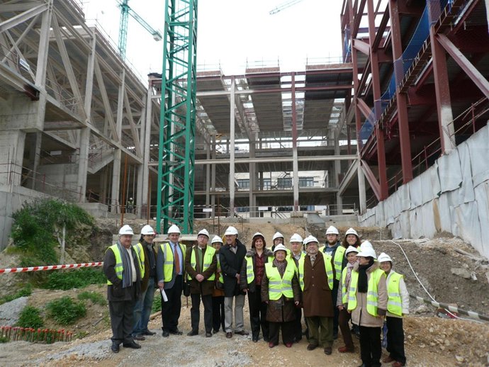 FOTO DE LA JUNTA SOBRE LA VISITA AL MUSEO IBERO DE JAÉN