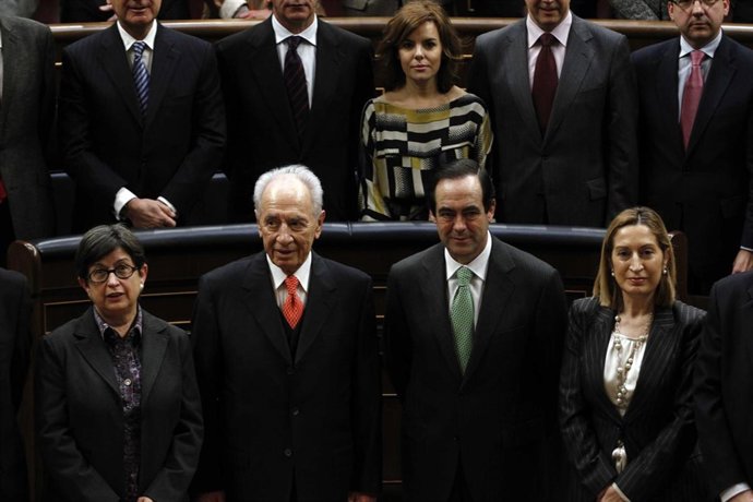 Simon Peres con diputados