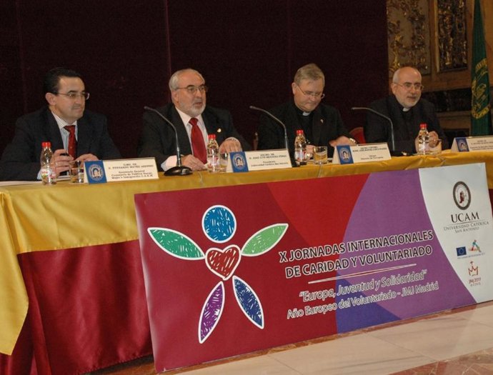 De izquierda a derecha, el Secretario General de General de la Consejería de Pol