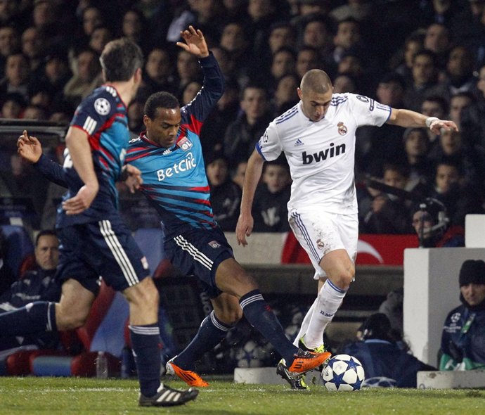 Benzema marcó el primer gol del choque