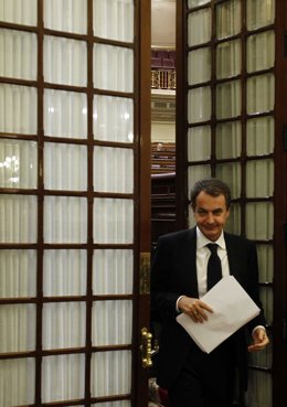 Zapatero en el pasillo del Congreso