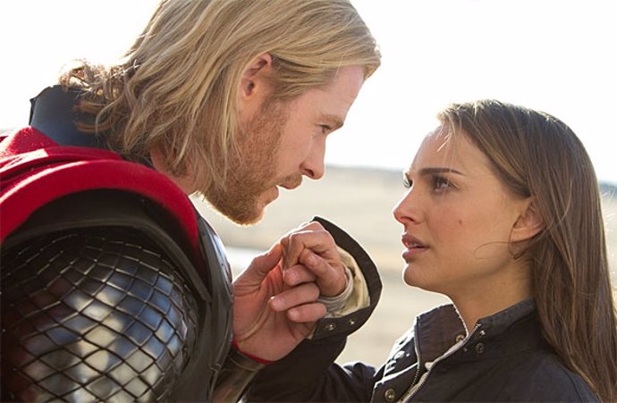 Chris Hemsworth y Natalie Portman en Thor