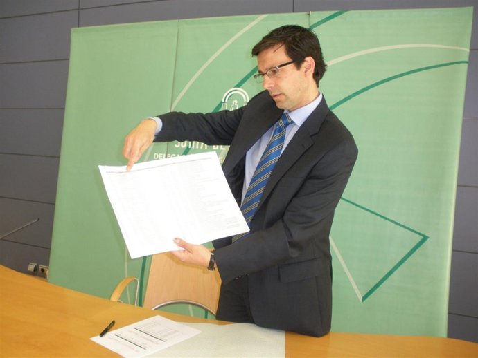 El delegado de Economía, Innovación de la Junta en Granada, Francisco Cuenca