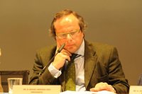 El secretario general de Ceoe Cantabria acusa al presidente de "nepotismo" y de "amañar concursos"