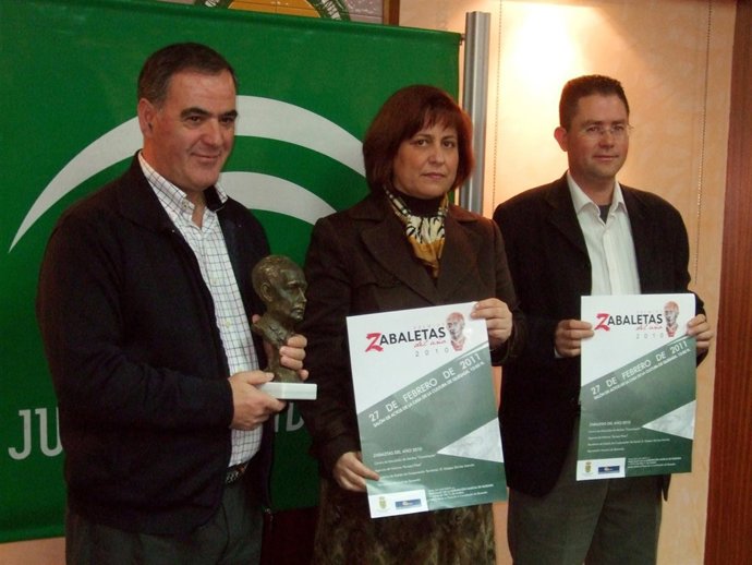 El  alcalde de Quesada, Manuel Vallejo; la delegada provincial de Cultura, Merce