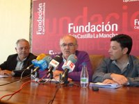 Asaja, COAG-IR y UPA afirman que el Gobierno será "el verdugo" del sector ganadero si no se adoptan medidas "urgentes"