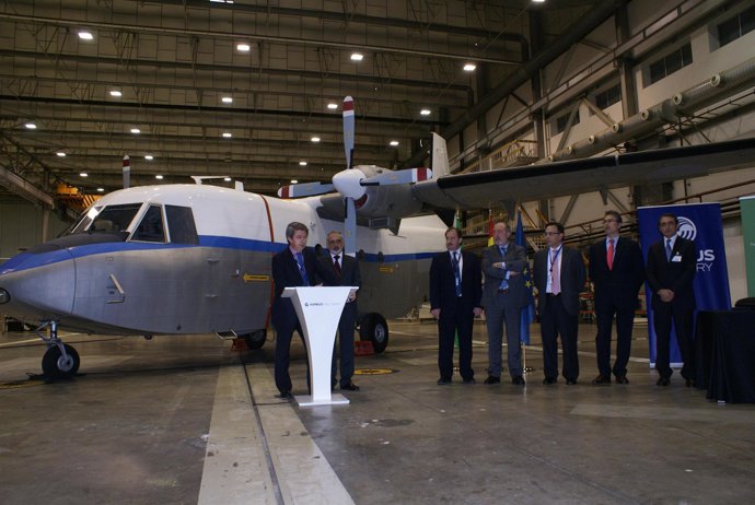 Airbus Military entrega el avión C212 a Faffe