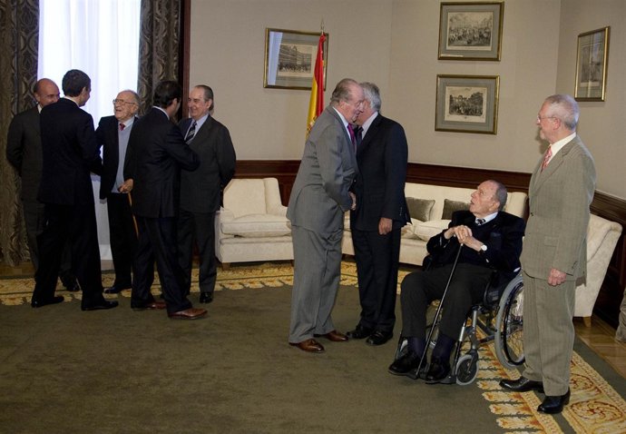 El Rey saluda a los líderes de 1981 en el 30 aniversario del 23-F