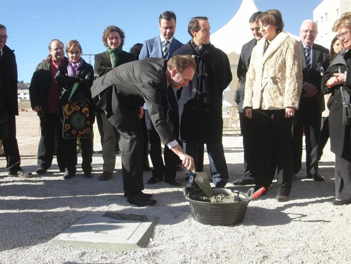 Primera piedra del IES de Yecla