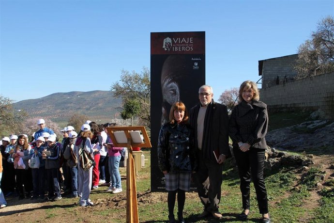 Visita a la cueva de la Lobera.