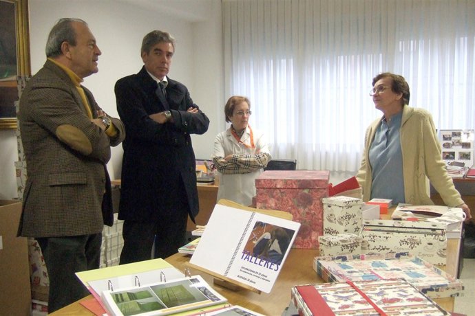 López Marcano y Fuentes-Pila visitan la Cocina Económica