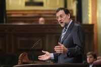 Rajoy tacha de "broma de mal gusto" que Zapatero presuma de política social