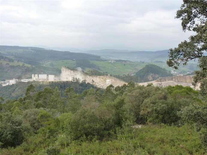 Vista de la cantera de Peñas Negras, en Bezana