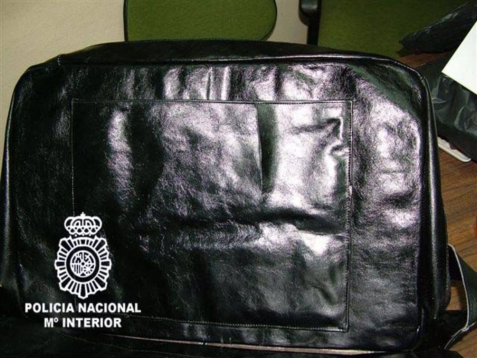 La maleta utilizada para transportar la droga