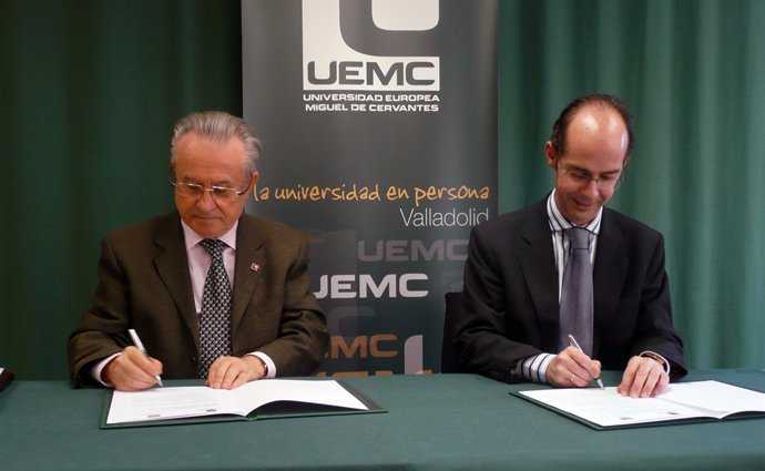 Martín J. Fernández Antolín y Agustín Escolano Benito firman el convenio