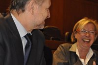 Eva Almunia (PSOE) considera normal marcas posiciones entre partidos en época pre-electoral