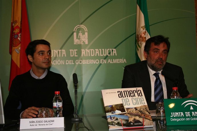autor del libro 'Almería de cine' Iván Zoido a la izquierda y Juan del Río, dire