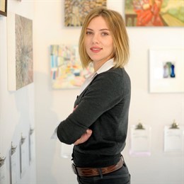 La actriz Scarlett Johanson en la presentación de una galería
