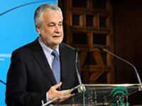 Griñán lamenta la muerte de dos militares destinados en San Fernando en la explosión de Hoyo de Manzanares