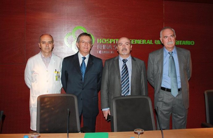 El director general de Salud Pública, Francisco García (2i), junto al director g