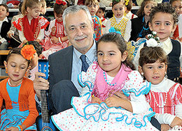 El presidente de la Junta de Andalucía, José Antonio Griñán, en Chucena (Huelva)