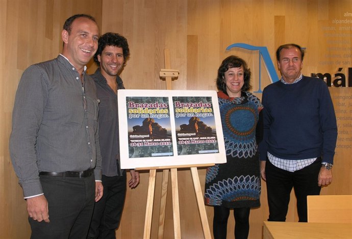 El nadador Christian Jongeneel en la presentación de 'Brazadas solidarias'