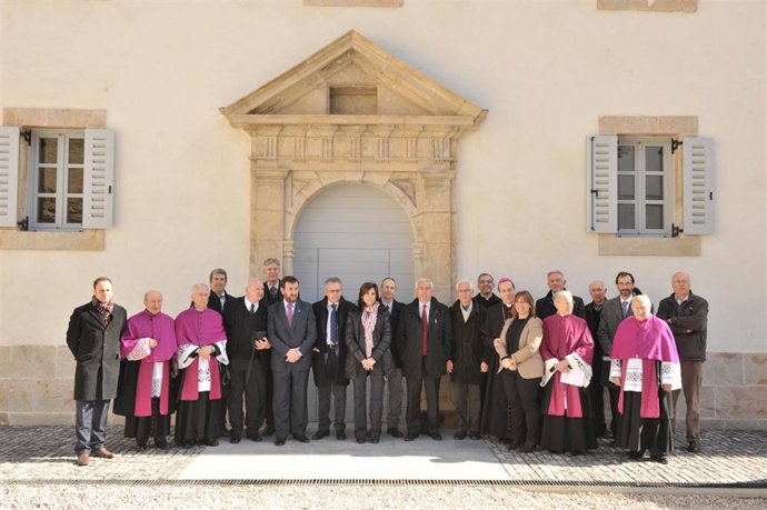  Sanz inaugura el albergue de peregrinos de Roncesvalles.