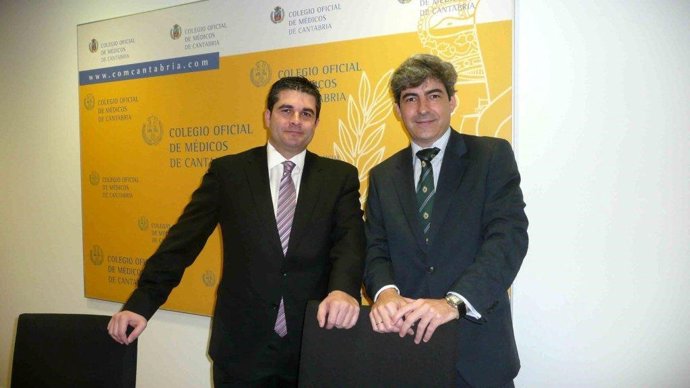 Pablo Corral y su sustituto en el Colegio de Médicos de Cantabria, Carlos León