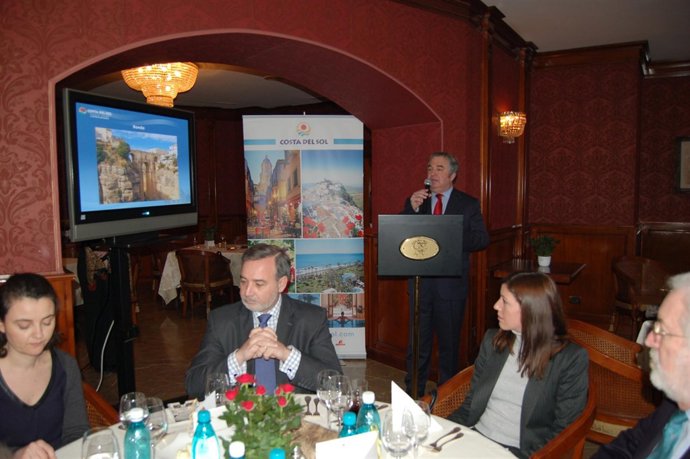 Salvador Pendón presenta el destino en la acción promocional que desarrolla el P