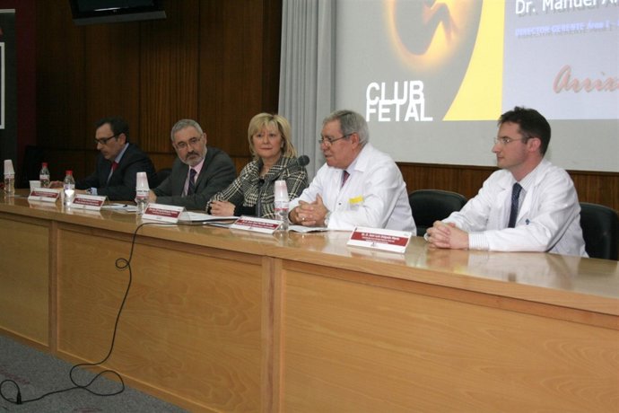 La directora general de Asistencia Sanitaria, Magina Blázquez (c), junto al jefe