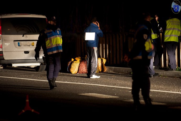 UN OPERATIVO NA AP 9 SÁLDASE COA INCAUTACIÓN DE 1,7 TONELADAS DE AMEIXA PORTUGUE