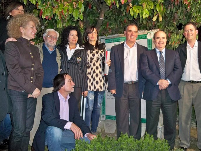 La nuera y la nieta de Miguel Hernández, Lucía Izquierdo y María José Hernández,