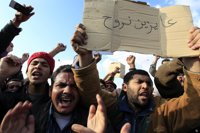 Los rebeldes libios estrechan el cerco sobre Gadafi