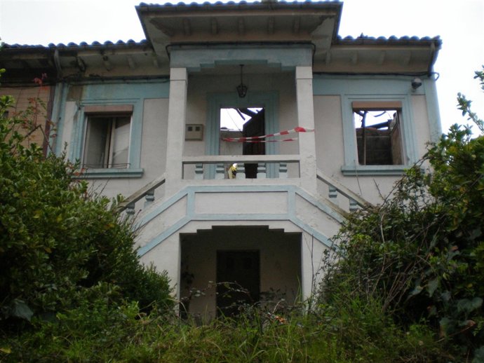 Casa abandonada en La Tenderina (Oviedo)