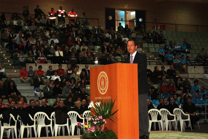 Cámara se dirige al público, durante el Congreso
