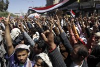 Decenas de miles de personas vuelven a manifestarse en Yemen