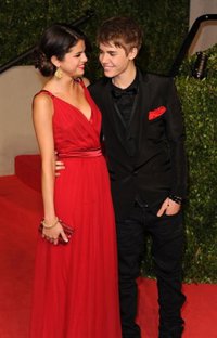 Justin Bieber y Selena Gomez celebran los Oscar de la mano